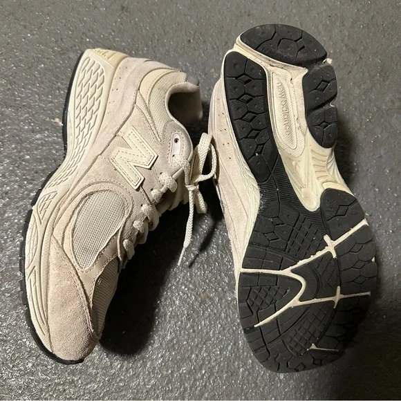 New Balance Beige 2002R Sneakers - Picture 6 of 6